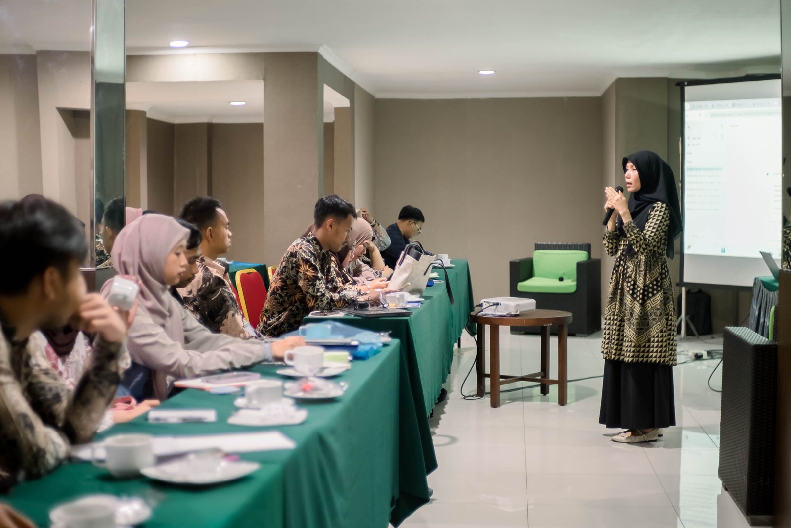 Dr Adah Aliyah M.Pd, Fasilitator Pembelajaran Mendalam Pendidikan Non Formal Tutor PKBM Cianjur