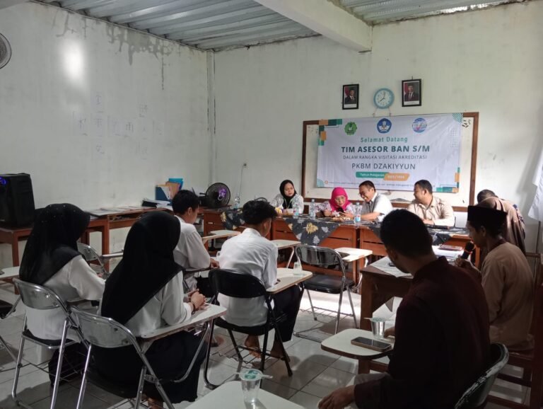 Pusat Kegiatan Belajar Masyarakat (PKBM) Dzakiyyun yang berlokasi di Desa Jamali, Kecamatan Mande, Kabupaten Cianjur, terus mengembangkan pendidikan berbasis keterampilan dan kewirausahaan sebagai bekal bagi warga belajar dalam menghadapi dunia kerja maupun usaha mandiri.